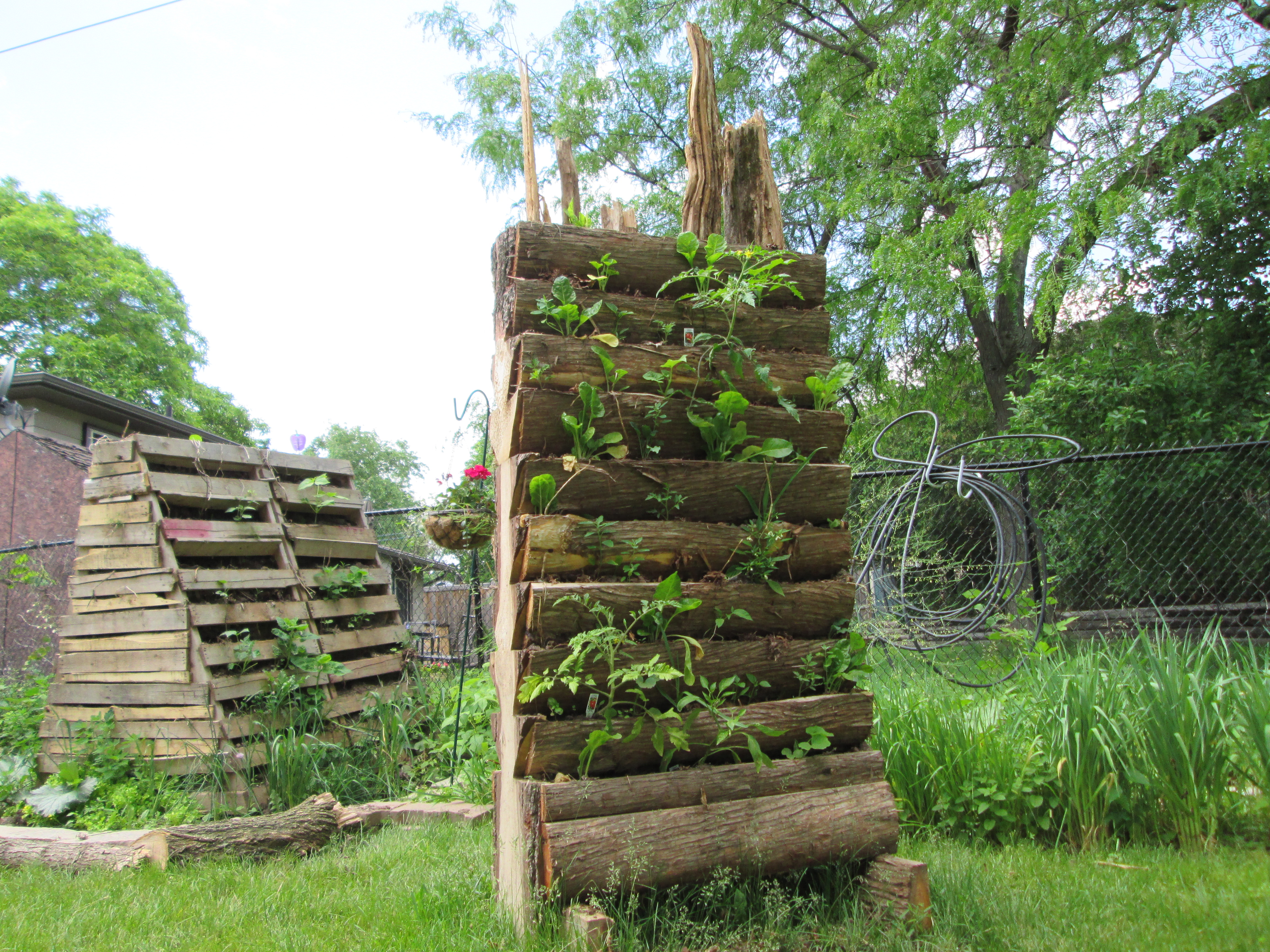 Hugelkultur garden planter (hugelkultur forum at permies)