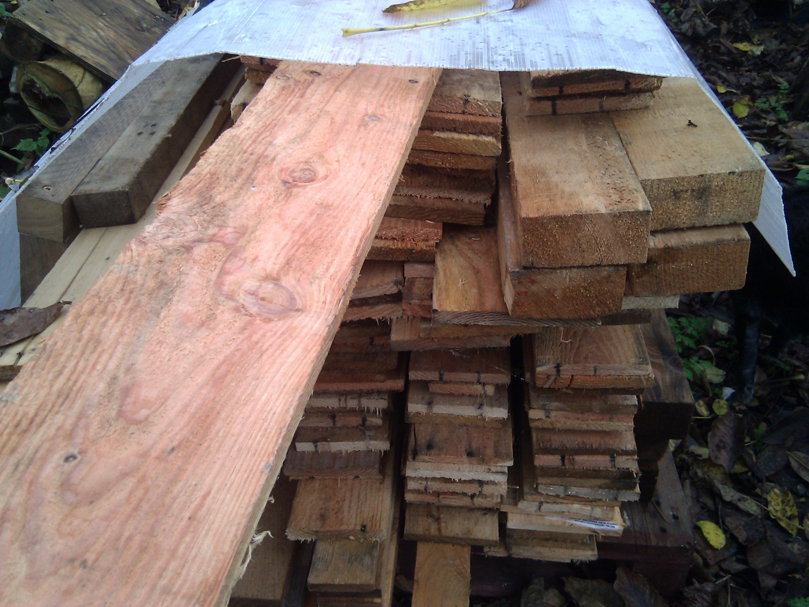using pallets for external cladding (woodworking forum at permies)