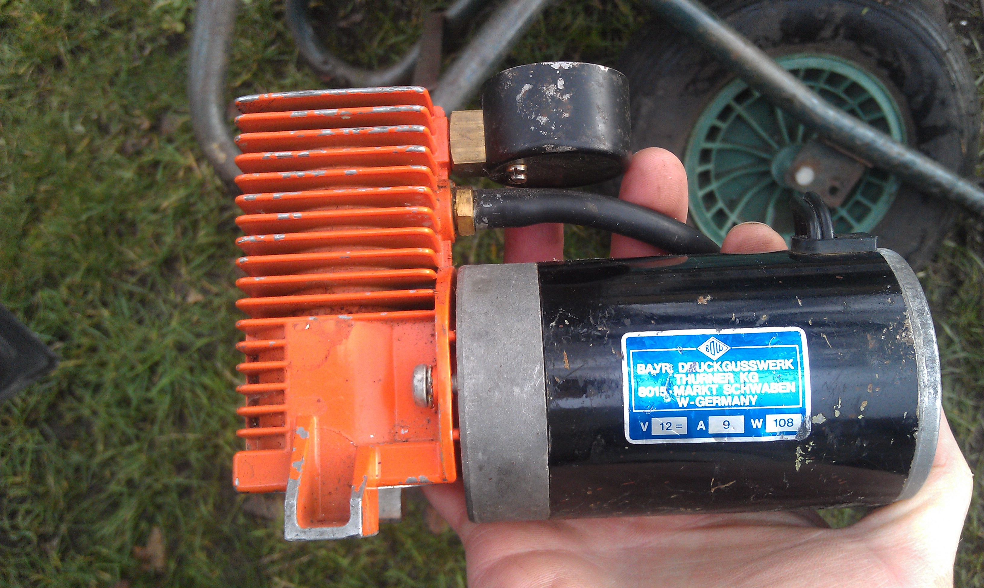 Windmill with air compressor instead of electric generator (wind forum